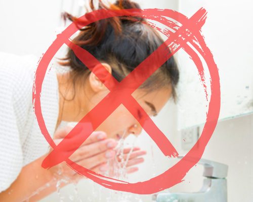 ۵ اشتباه رایج در شستشوی صورت که باعث آسیب به پوست می‌شود