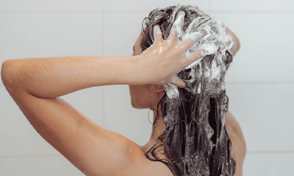 نحوه صحیح شستن مو برای مراقبت از مو